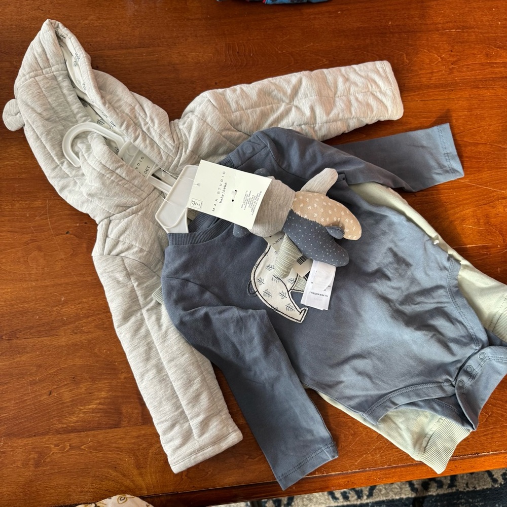 Winter baby boy / neutral winter clothes lot 9 months